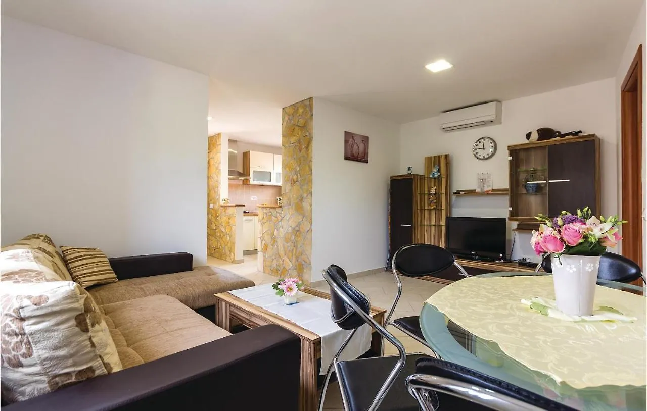 Nice Apartment In Orbanici With Wifi 0*,