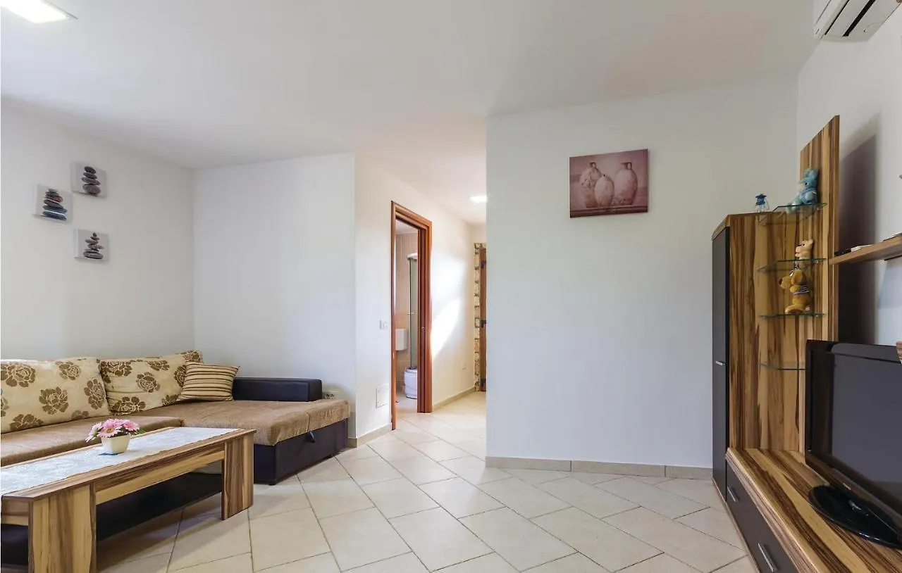 Nice Apartment In Orbanici With Wifi