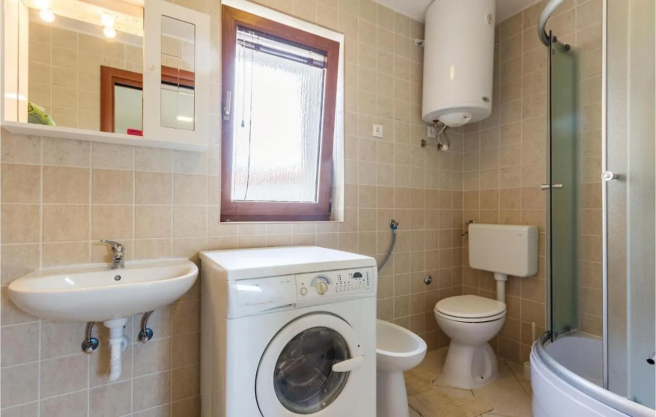 Nice Apartment In Orbanici With Wifi 0*,  크로아티아