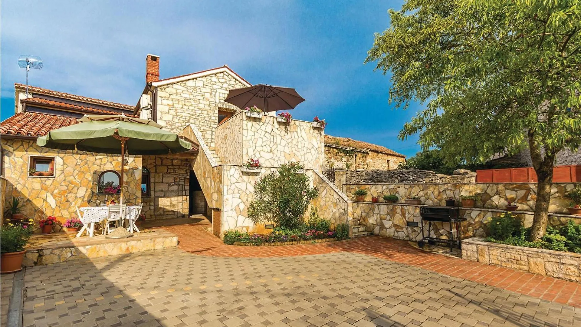 Nice Apartment In Orbanici With Wifi
